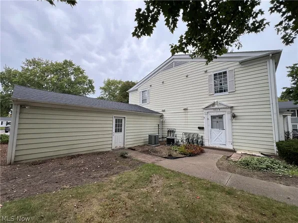 7282 Trotter Ln #7-B, Mentor, OH 44060
