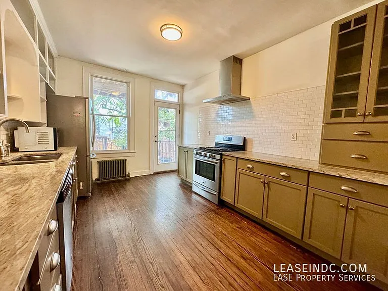 128 Adams St NW — Photo 13