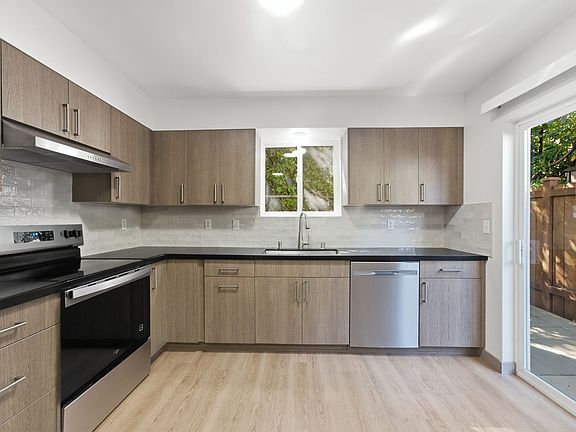 4th image of 19821 Whitman Pl N