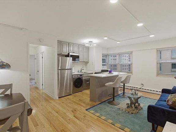 3rd image of 5631 N Sheridan Rd #S1101