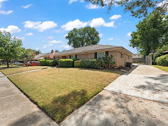 2nd image of 1807 Holm Oak St