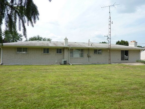 2nd image of 2164 Briar Ln
