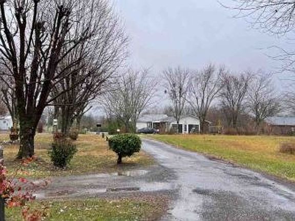 Exterior Neighborhood (street photo)