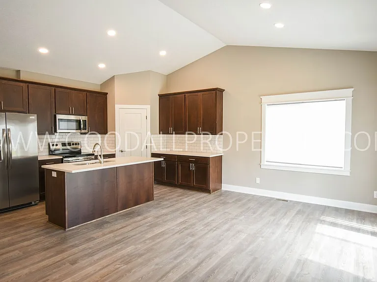 16772 Wilden Dr — Photo 2