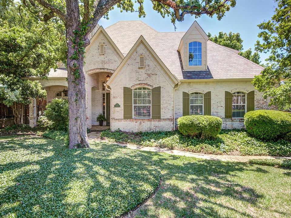 1st image of 213 Oaklawn Dr