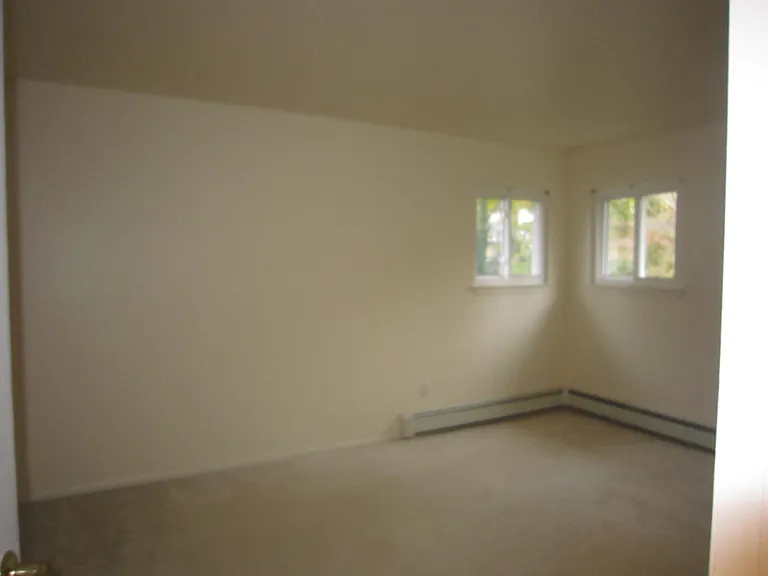 Maple St — Photo 11