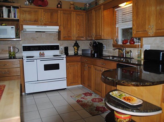 3rd image of 2514 Marguerite St