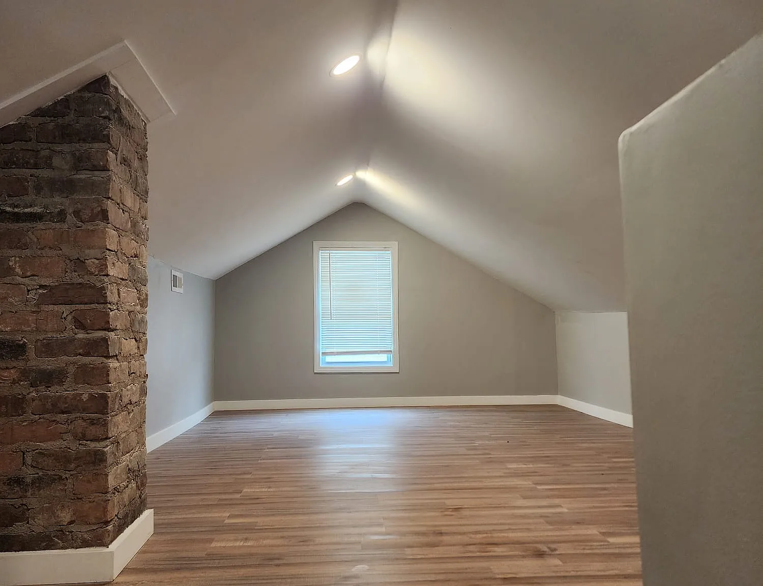 3 bed, 1110 sqft, $1,650 — Photo 3