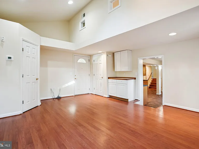 8509 Cyrus Pl — Photo 15