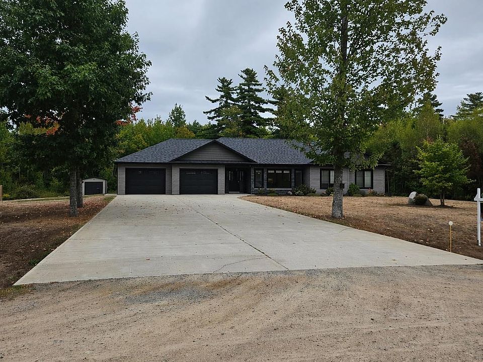 1st image of 472 Alexander Mackenzie Rd