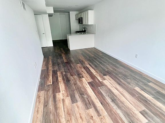 5th image of 2001 Frankford Ave #1B