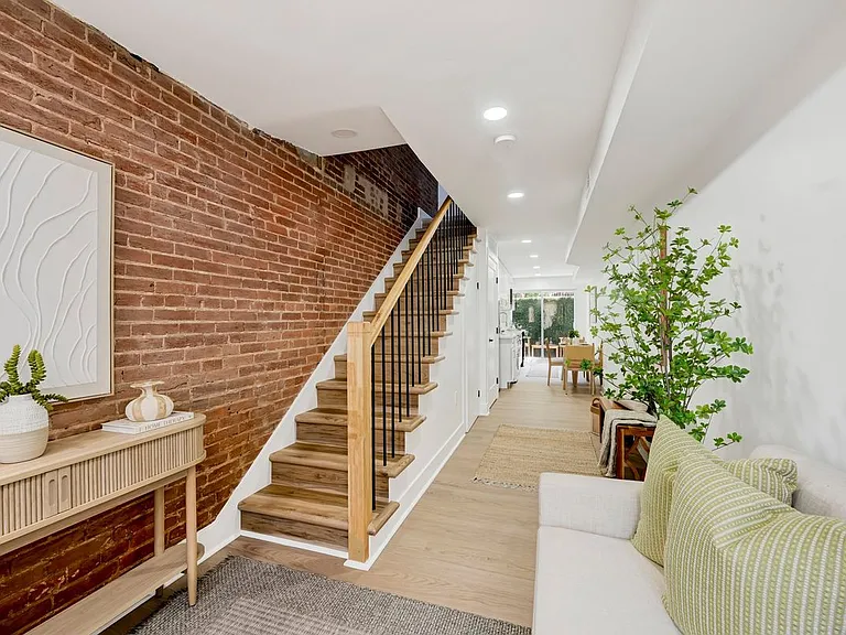 203 S Madeira St — Photo 1