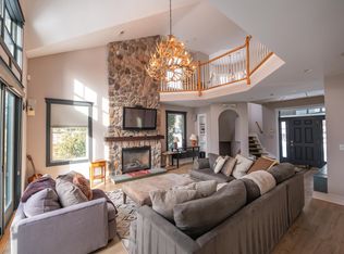 15 Boulder Ridge Dr #B, East Dover, VT 05341