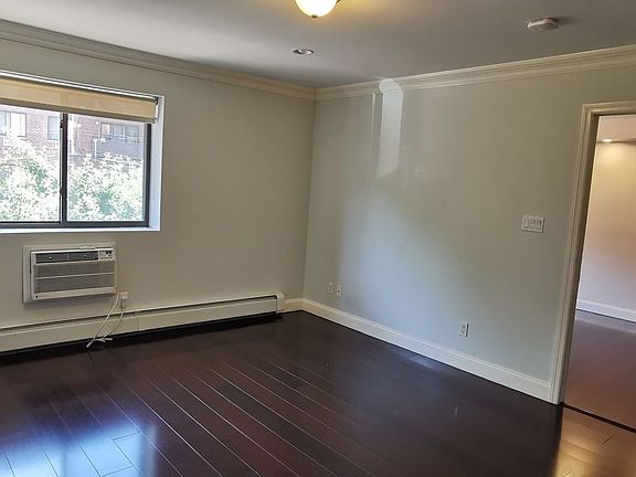 5th image of 14116 84th Dr APT 2D