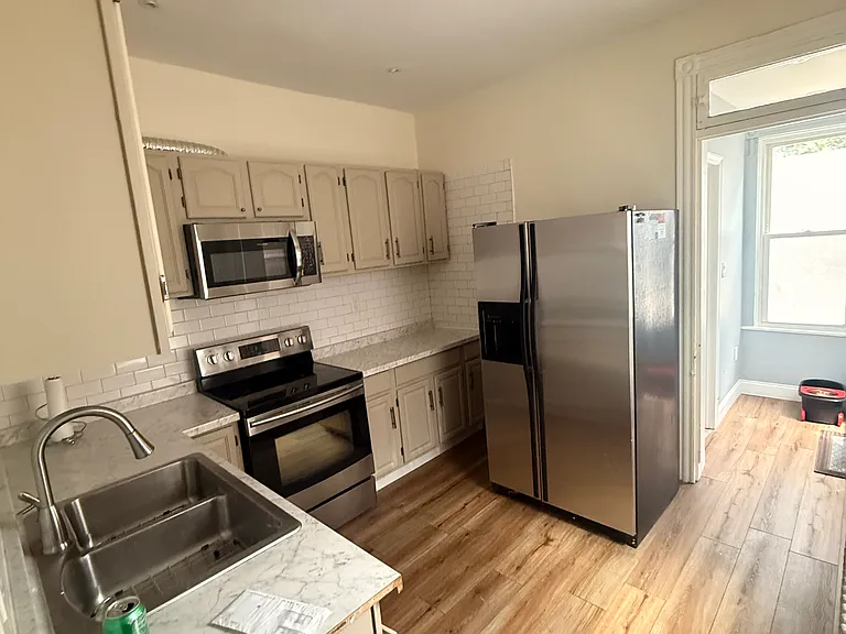 517 Windsor St — Photo 6