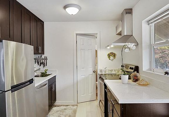 5th image of 1633 10th Ave W #3