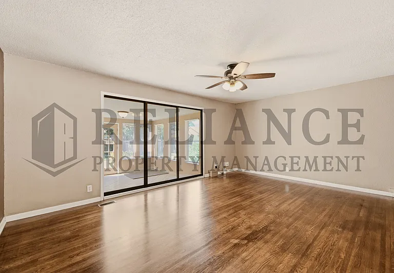 2103 W Columbine Ln — Photo 18