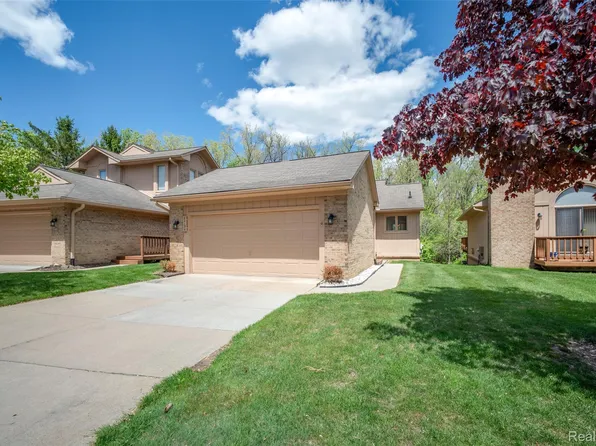 22130 River Ridge Trl, Farmington, MI 48335