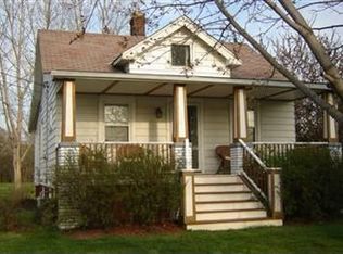 7023 McKenzie Rd, Olmsted Falls, OH 44138