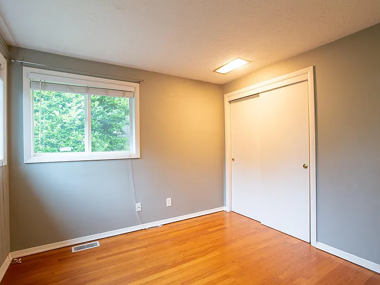 12105 SE River Rd — Photo 13