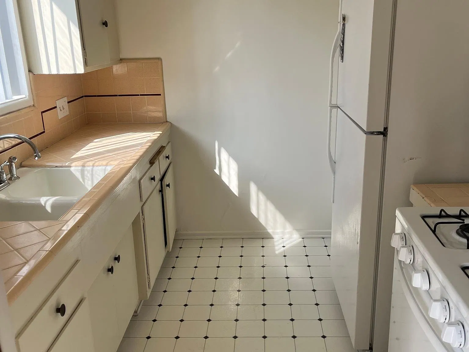 Studio, 500 sqft, $2,150 — Photo 2