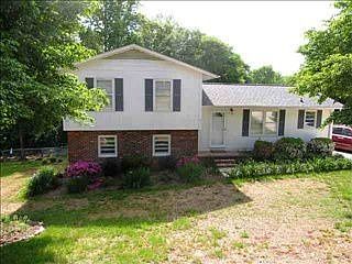 1st image of 208 W Yellow Wood Dr