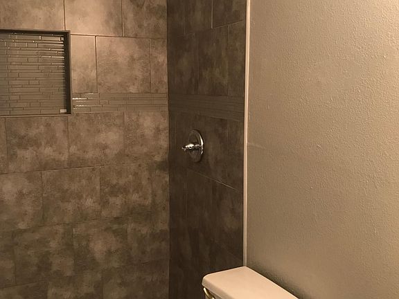 5th image of 12044 Waterside Dr
