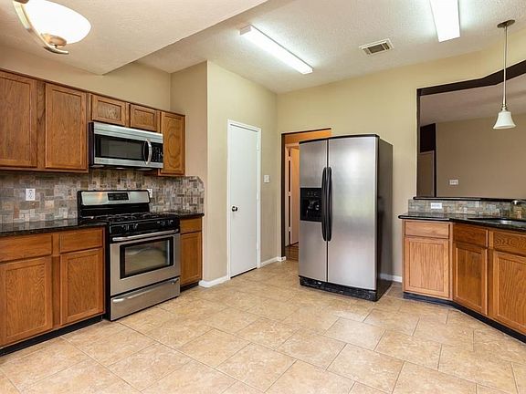 4th image of 3811 Apple Hollow Ln