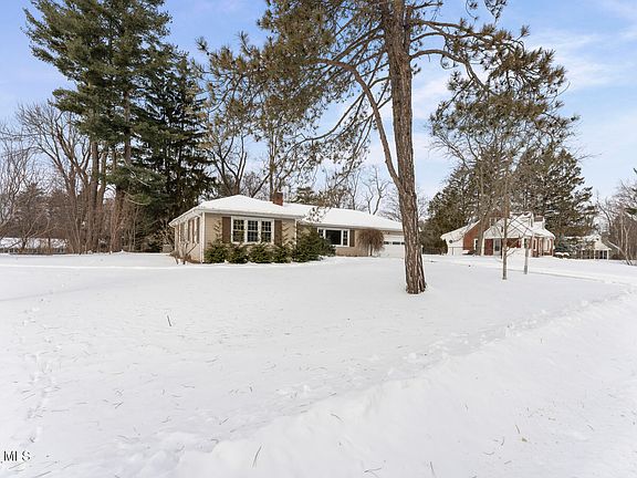 3rd image of 6 Maple Ridge Avenue