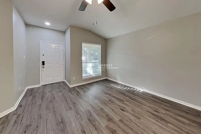 3 bed, 2.0 bath, 1201 sqft, $1,840 — Photo 3
