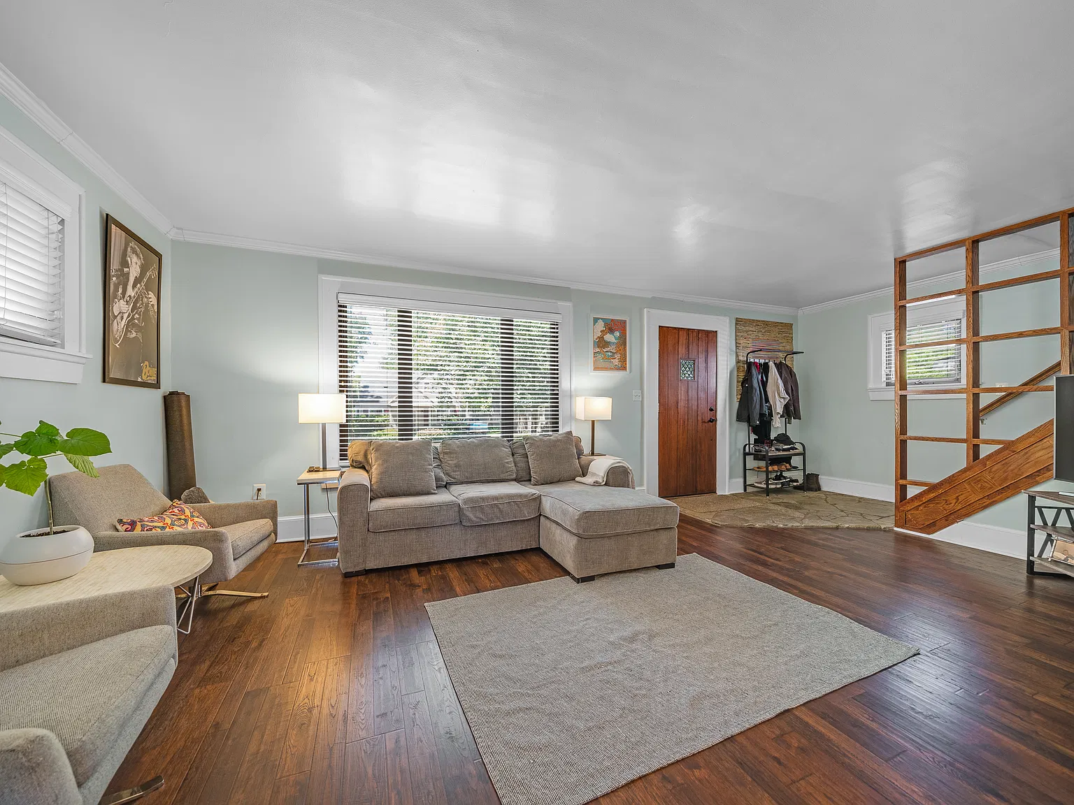 3 bed, 2.5 bath, 2117 sqft, $3,300 — Photo 2