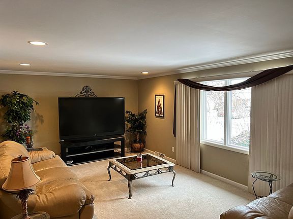 4th image of 37 Baywood Dr