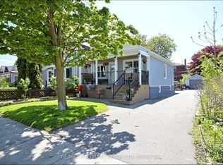 26 16th St, Toronto, ON M8V3J8