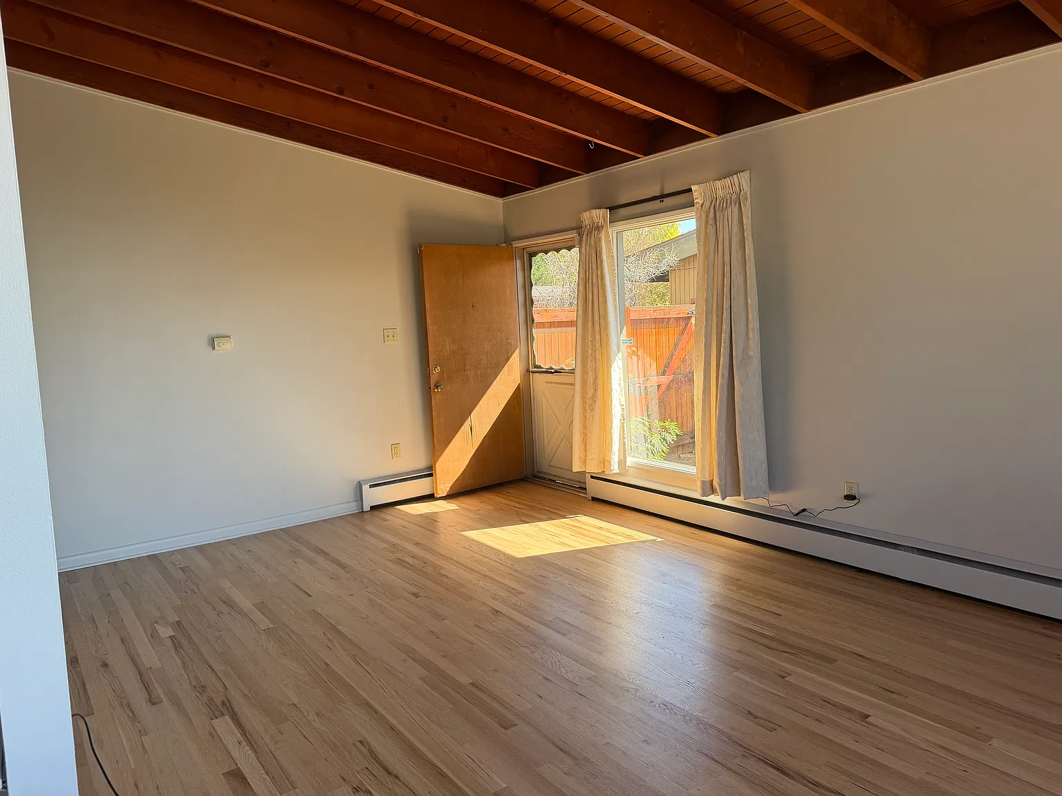 3 bed, 1061 sqft, $2,450 — Photo 4