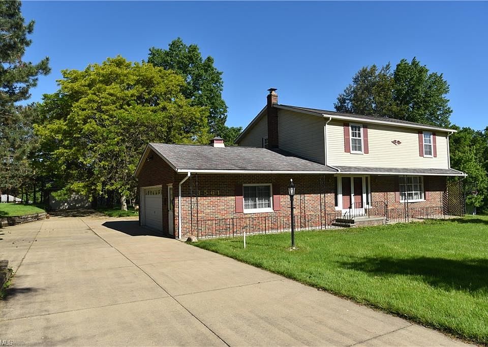 2nd image of 3561 Lake Park Dr