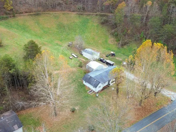 989 E State Highway 1376, East Bernstadt, KY 40729