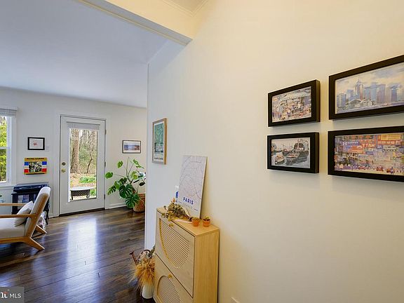 5th image of 14 Laurel Hill Rd Unit R