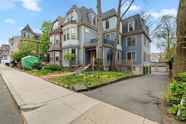 1st image of 23 Hillside St