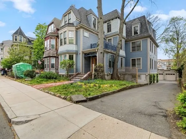 23 Hillside St, Roxbury, MA 02120