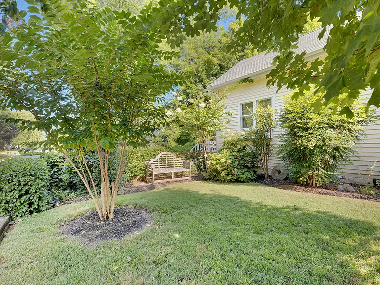 221 Walnut St — Photo 4