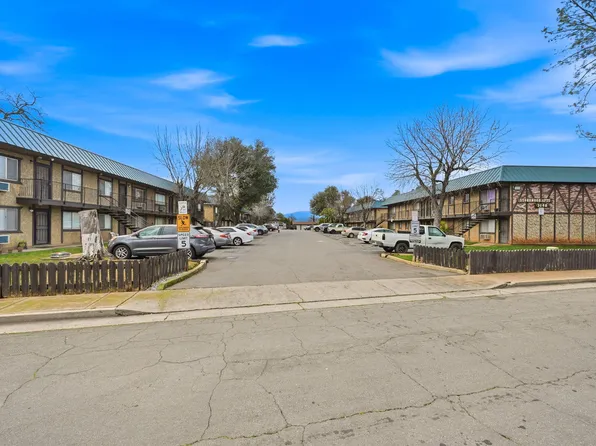 3140 C St, Redding, CA 96002