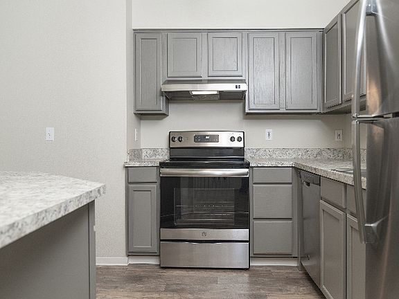 New Stainless Steel Appliances l Upscale Parkland Apartments for Rent l Tacoma, WA l Kensington Gate
