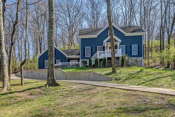 2nd image of 6018 Sherwood Ct