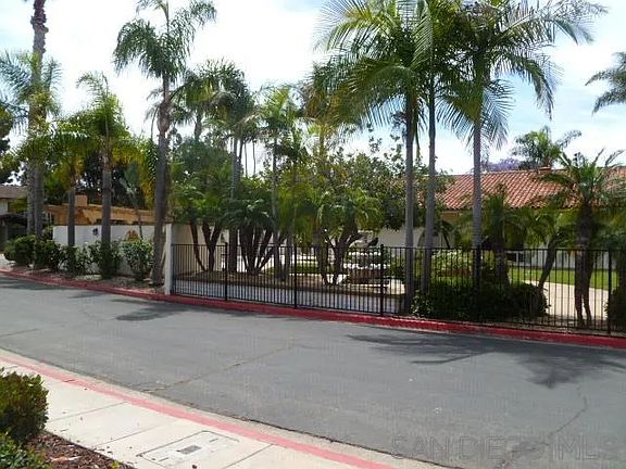 2nd image of 4044 Loma Riviera Cir