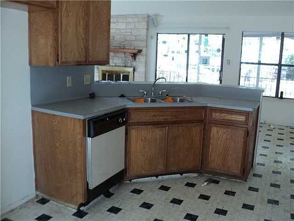 4th image of 102 S Kings Canyon Dr