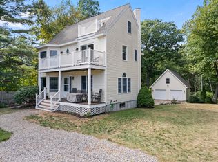32 Ossipee Rd, Cape Neddick, ME 03902