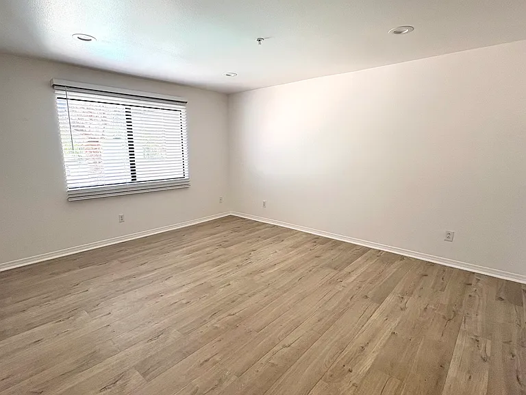 17735 Kinzie St #304 — Photo 8