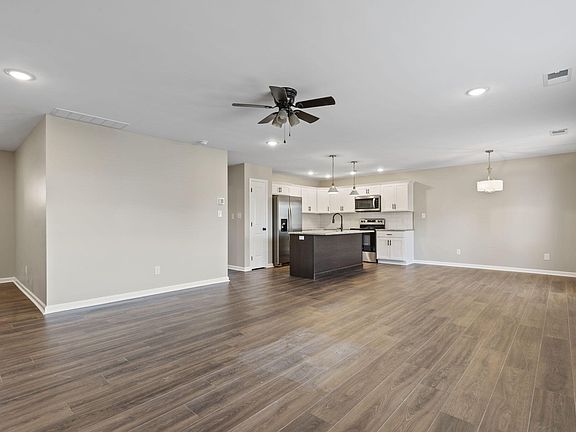 5th image of 600 Lillie Ct