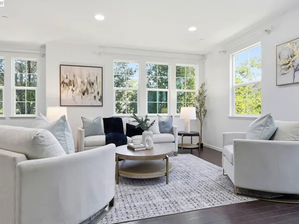 6951 N Mariposa Ln, Dublin, CA 94568