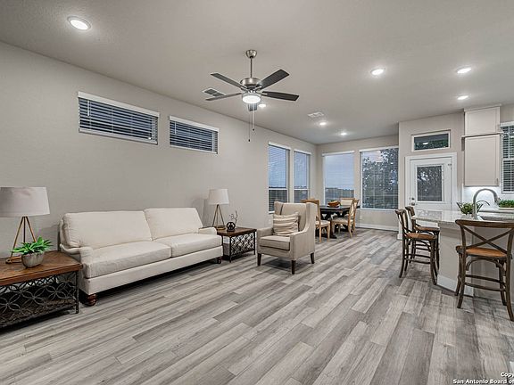 3rd image of 6464 Babcock Rd. Unit#401